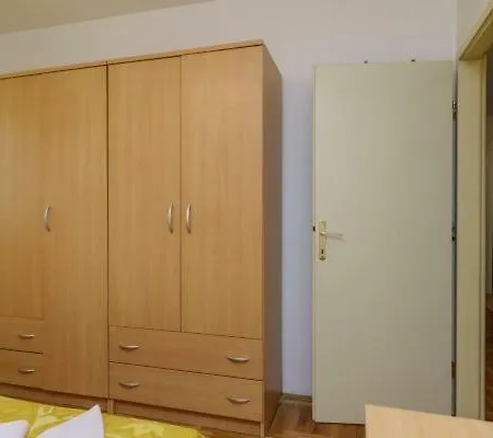 Apartman Elza * Τρογκίρ