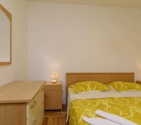 Apartman Elza Τρογκίρ